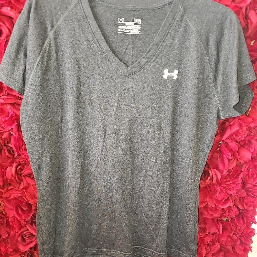 Under Armour Women's Charcoal V-Neck Tee Size Large
